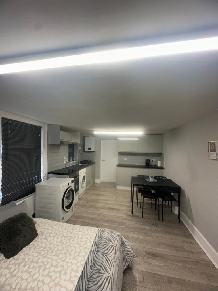 Apartament Super 2 Bed Flat